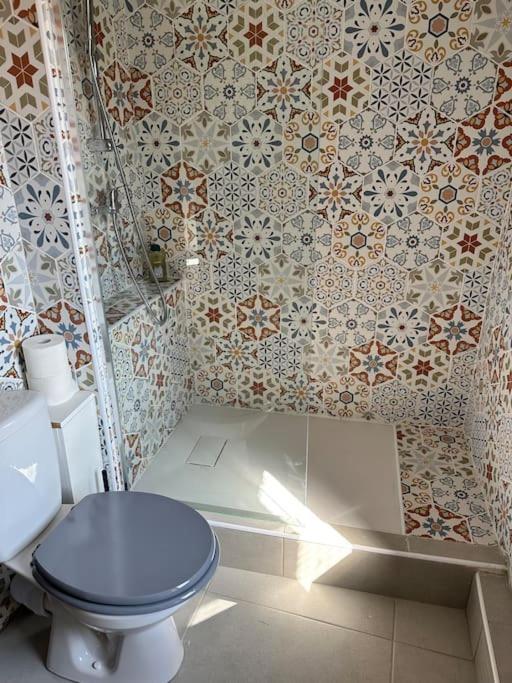 Appartement A 25 Min De La Plage 투르베 외부 사진
